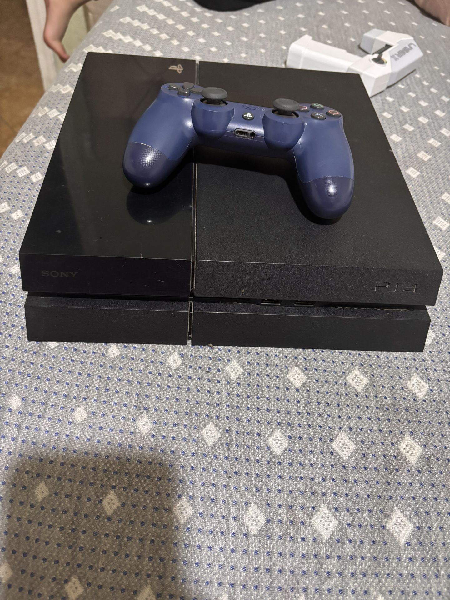 PS4 With One Remote
