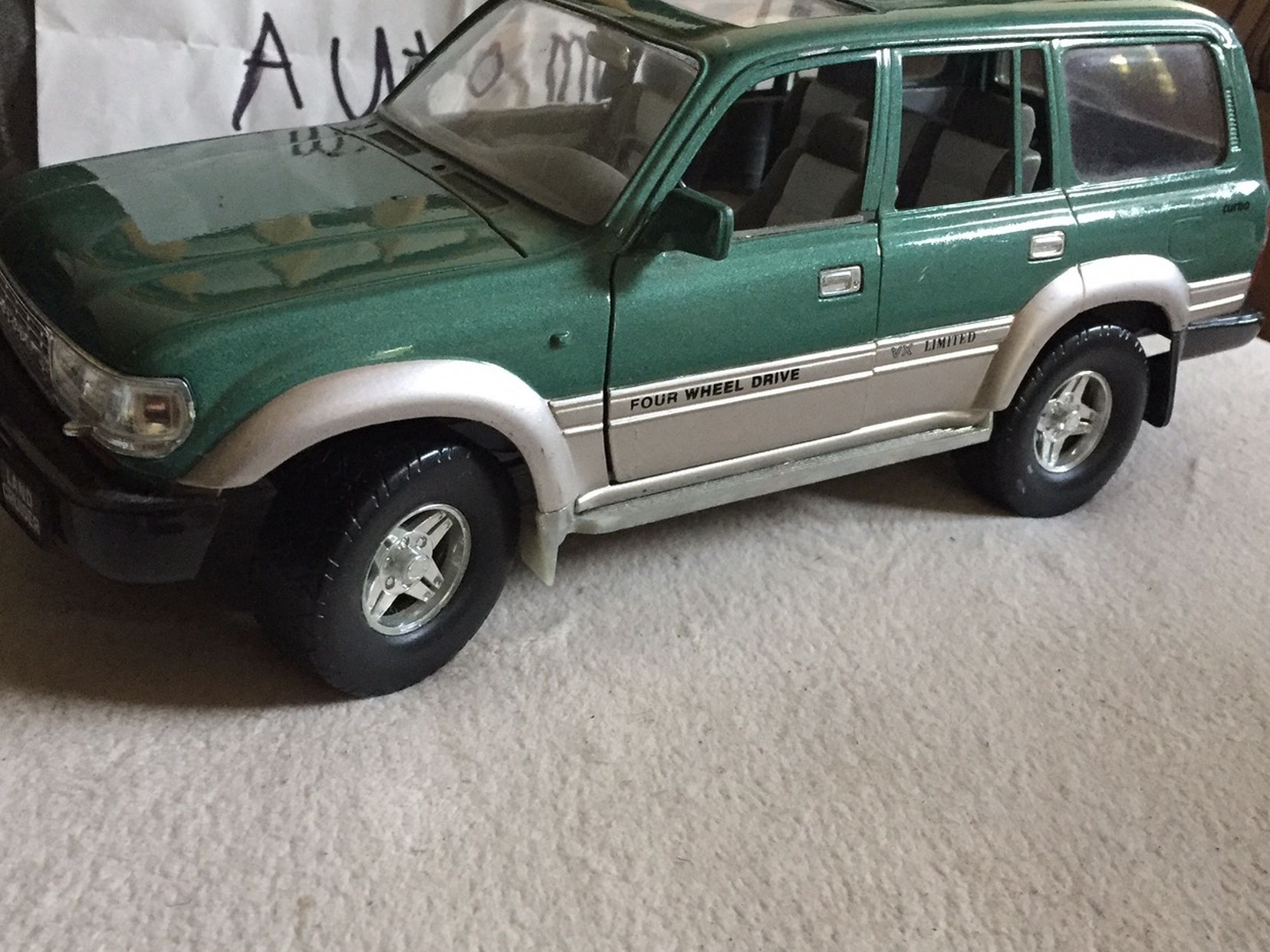 Road Legends Toyota Land Cruiser 1:18 Diecast