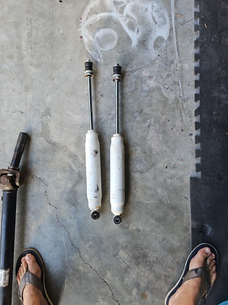 08 Chevy 2500HD Front Shocks