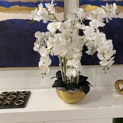 White Flower arrangement 