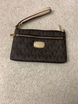 Michael Kors wristlet