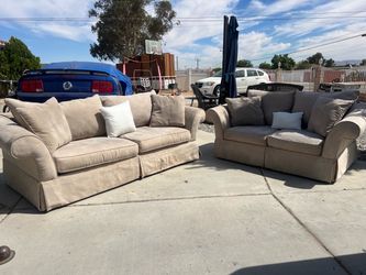 Matching Sofa & Loveseat!
