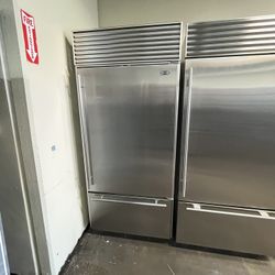 36” WIDTH SUBZERO STAINLESS STEEL REFRIGERATOR / BUILT IN WITH DISPENSER FOR ICE 