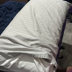 King Memory Foam Pillow