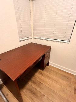 Desk/ pc table