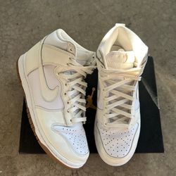 White Nike Dunks Size 7Men