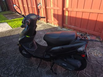 Black Gas Moped Scooter 50 cc