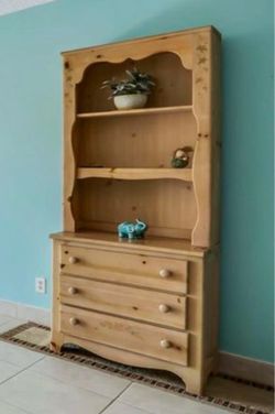 3 drawer dresser with matching hutch
