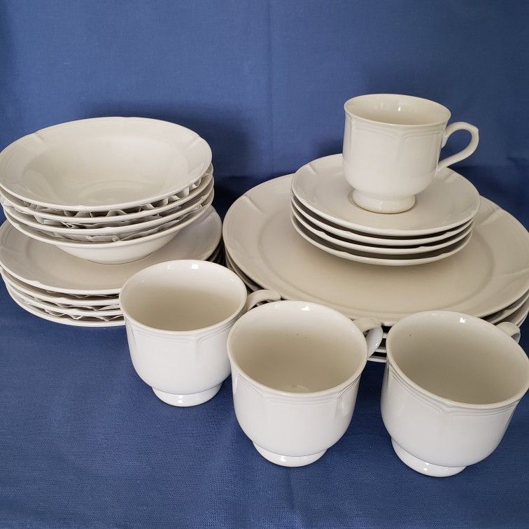 20 Piece Dinnerware Set of White Stoneware