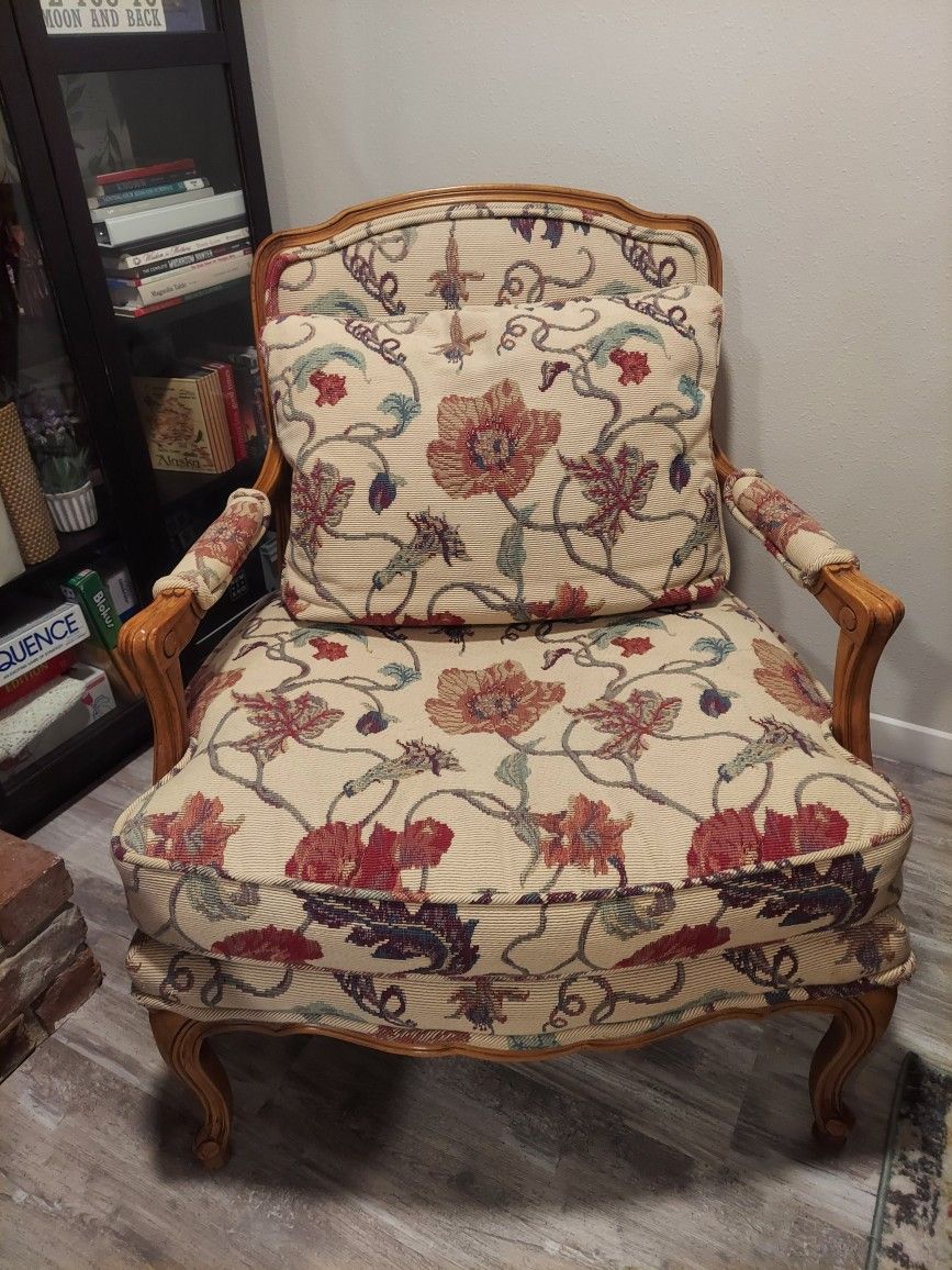 Vintage Floral Upholistered Armchair.