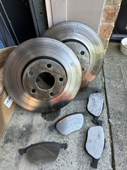 Ford Focus 11-18 Front Brake Rotors And Pads