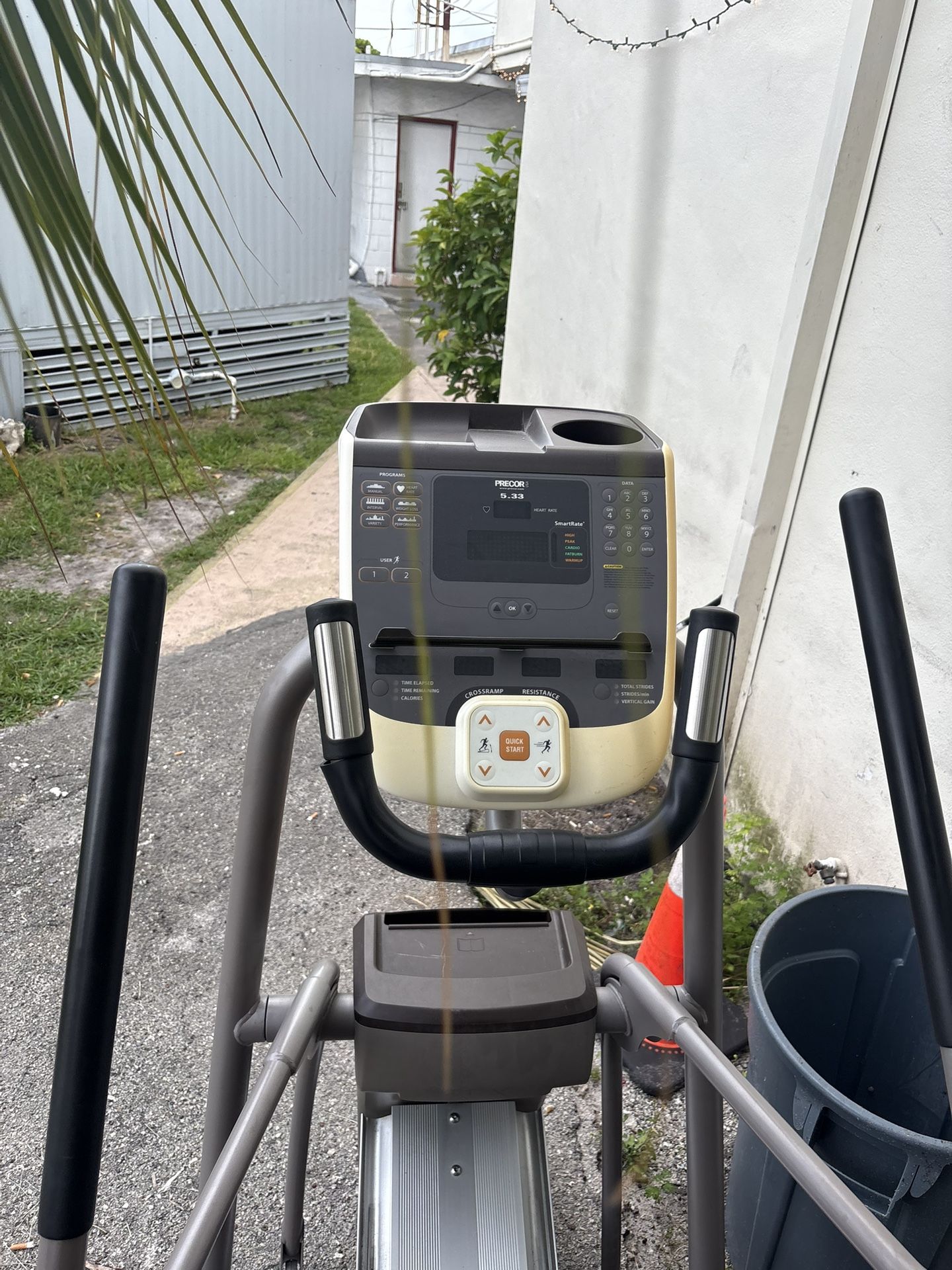 Elliptical Precor EFX 222 Energy Series® Caminadora