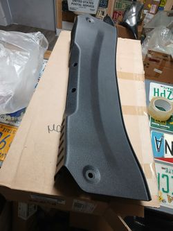 New 12-18 Ford Focus Trunk Trim Scuff Plate Rear Lower Genuine