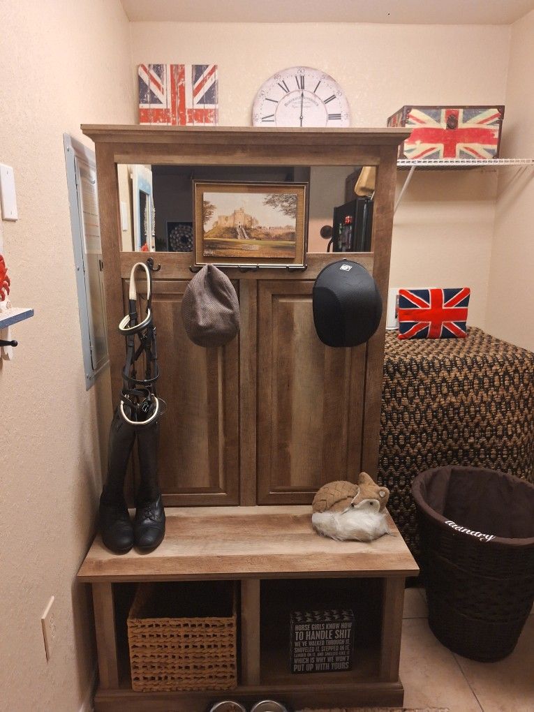 Entryway Coat Storage Bench