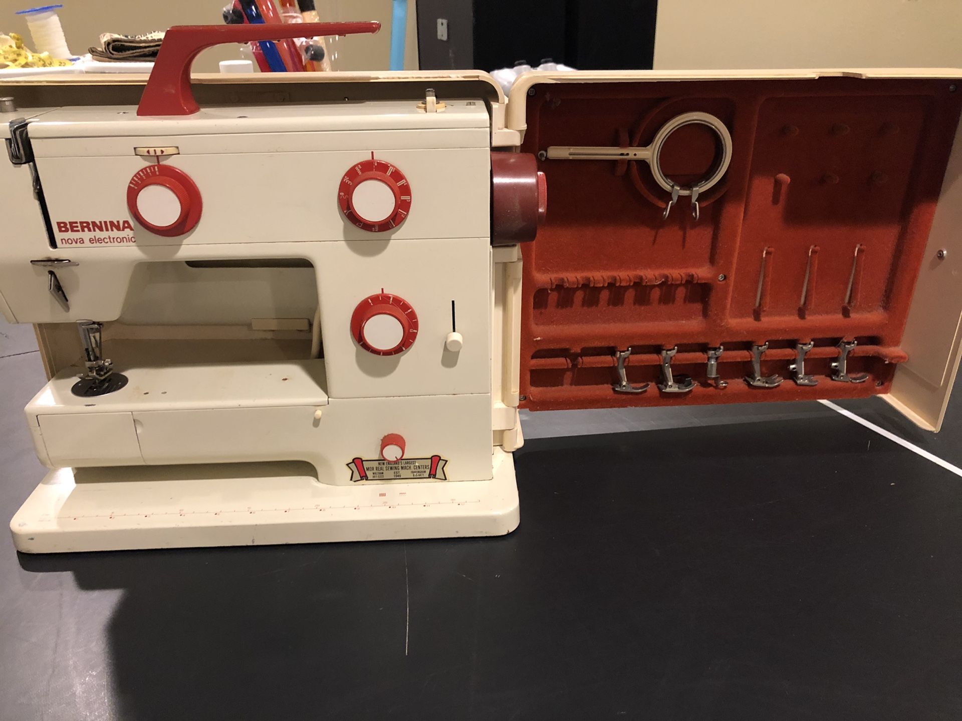 Bernina Nova 900 Sewing Machine for Sale in Issaquah, WA OfferUp