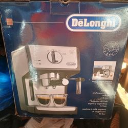DeLonghi Expresso And Cappuccino Maker. Brand New!!!