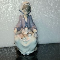 LLADRO LAP FULL OF LOVE PORCELAIN 9" FIGURINE GIRL WITH 3 KITTENS