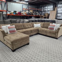 Large comfy Sectional Couch with Pull-out Bed