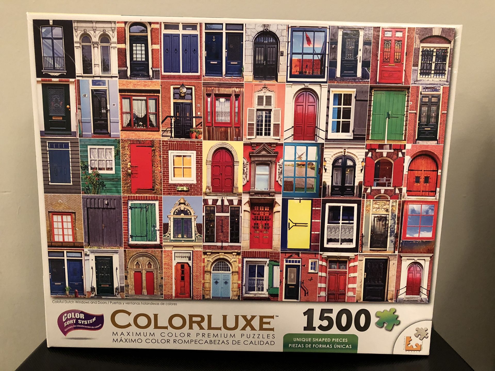 Colorluxe 1500 Piece Puzzle - 32 Doors