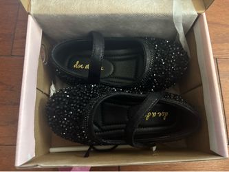 Black size 9 doe a dear children’s dance shoes