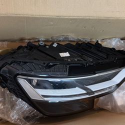 2019 - 2023 AUDI Q8 / SQ8 SINGLE LED LH DRIVER SIDE HEADLIGHT OEM
