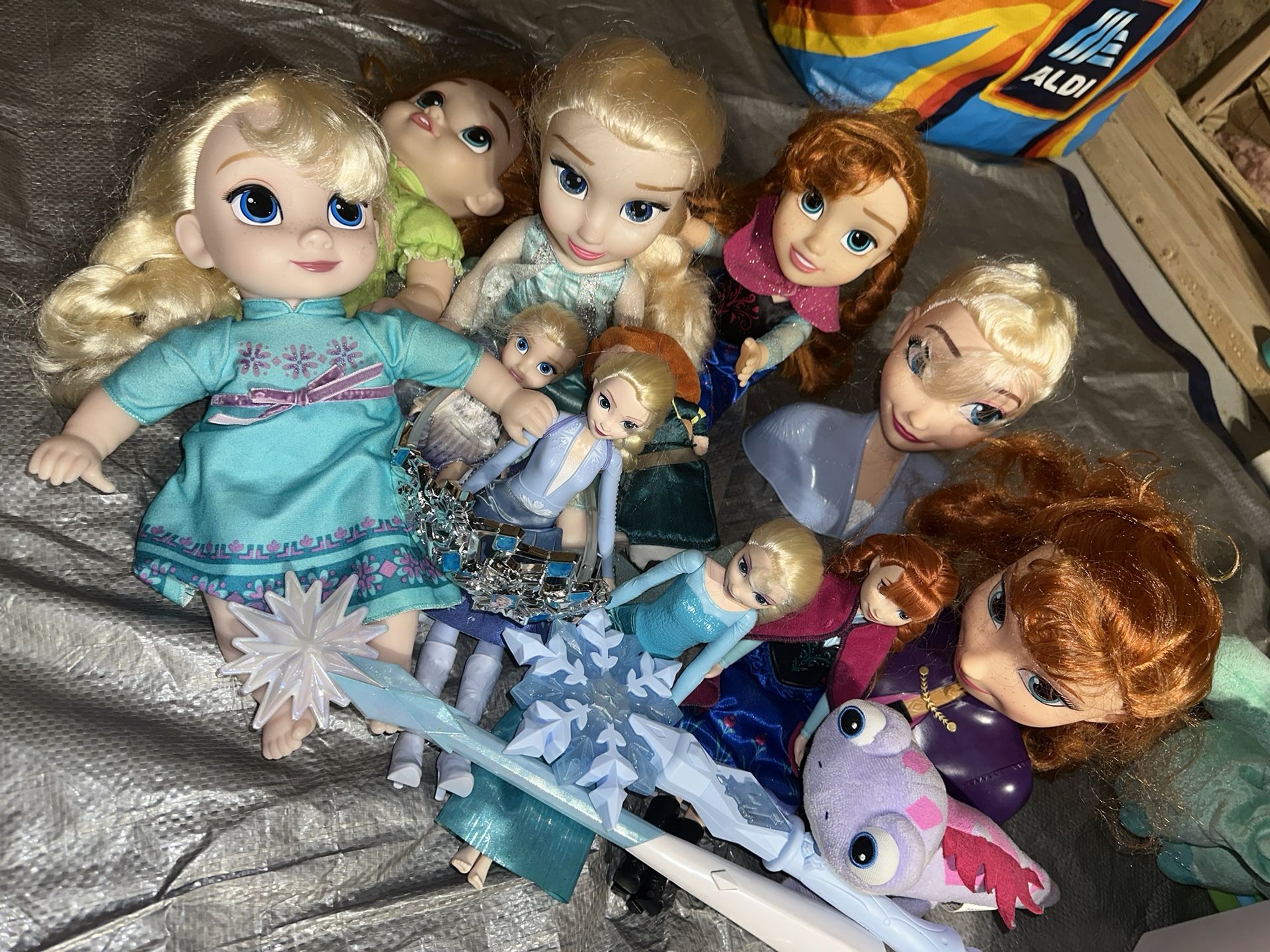 Frozen Dolls. 