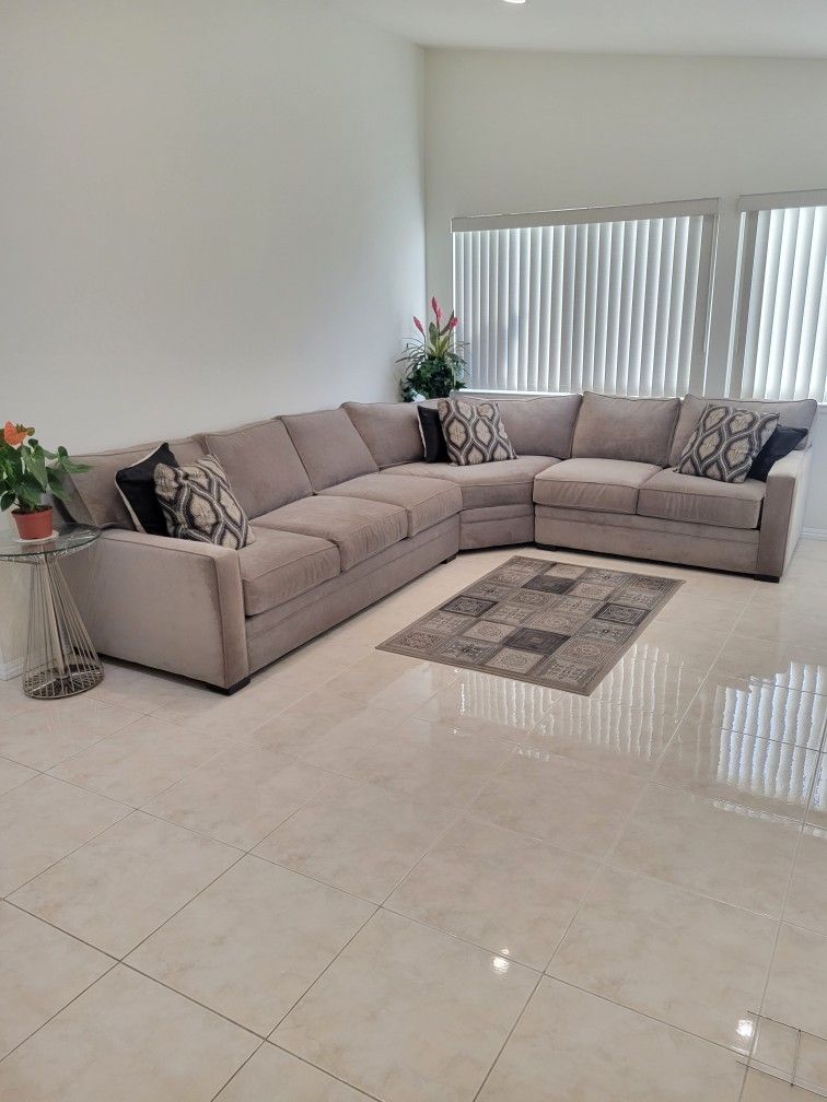 Sectional Couch "LIVING SPACES" - Nice
