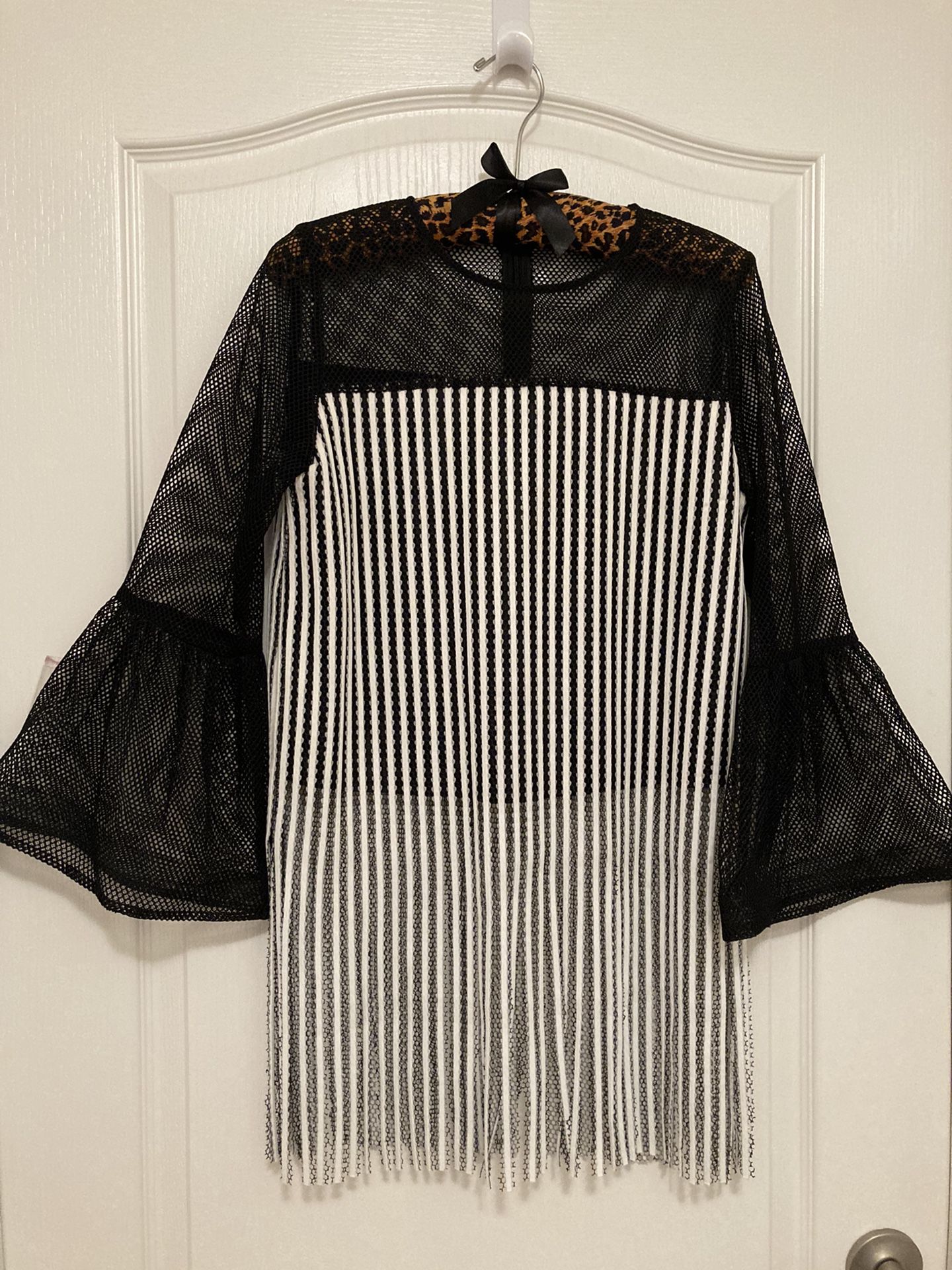 Top  Fringe And Mesh Black& White Textured Stripes Lined With Black Polyester ! Super Cute Mesh Bell Sleeves And Fringe Top New