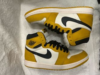 Size 9.5 Nike Air Jordan 1 Retro High OG Sneakers