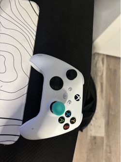 Xbox 1s controller with attachment