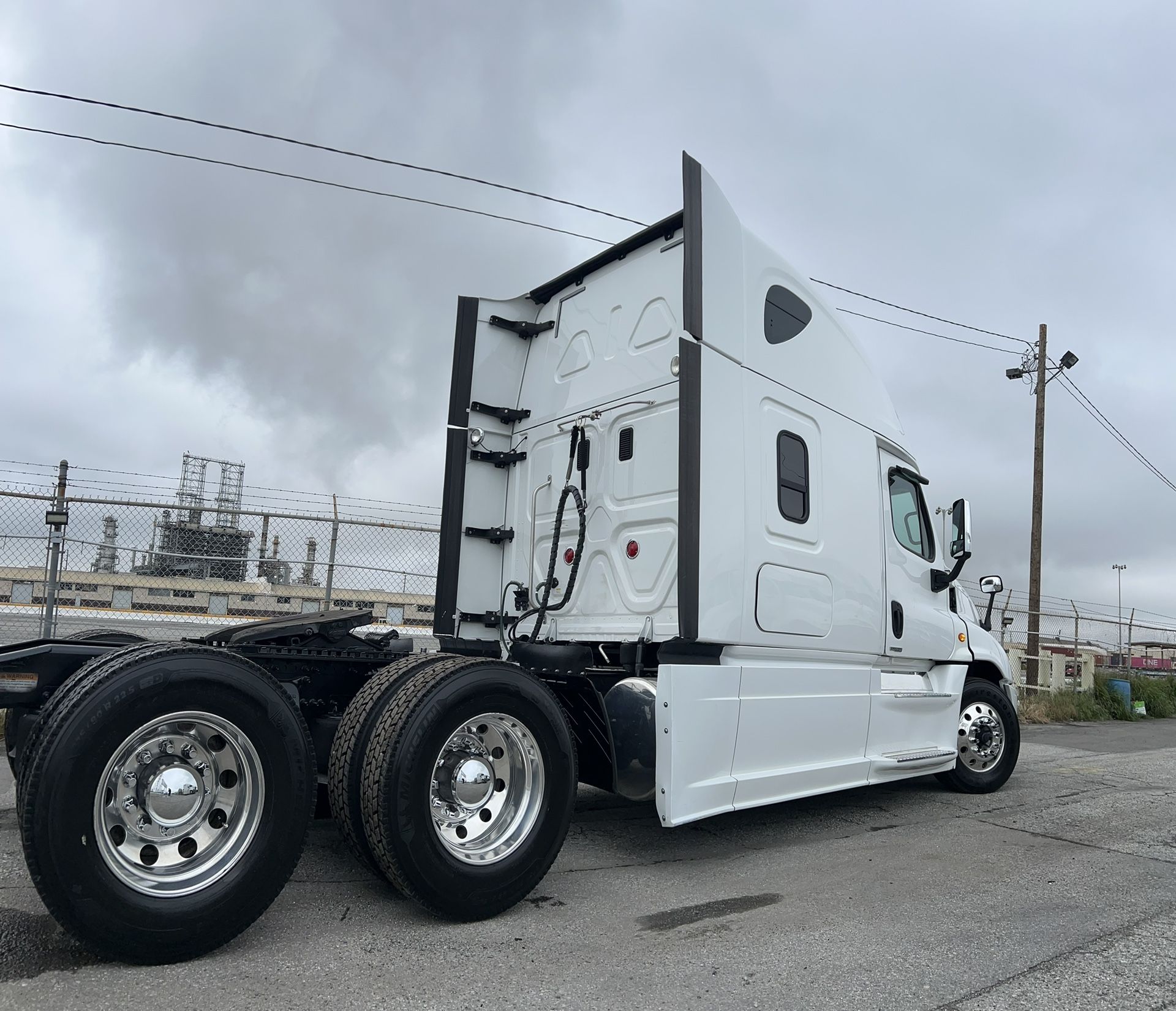 2016 CASCADIA  DD15 DETROIT 505 13 VElocidades