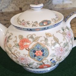 Distinctive Settings "MING" Teapot Floral Pristine Condition HTF
