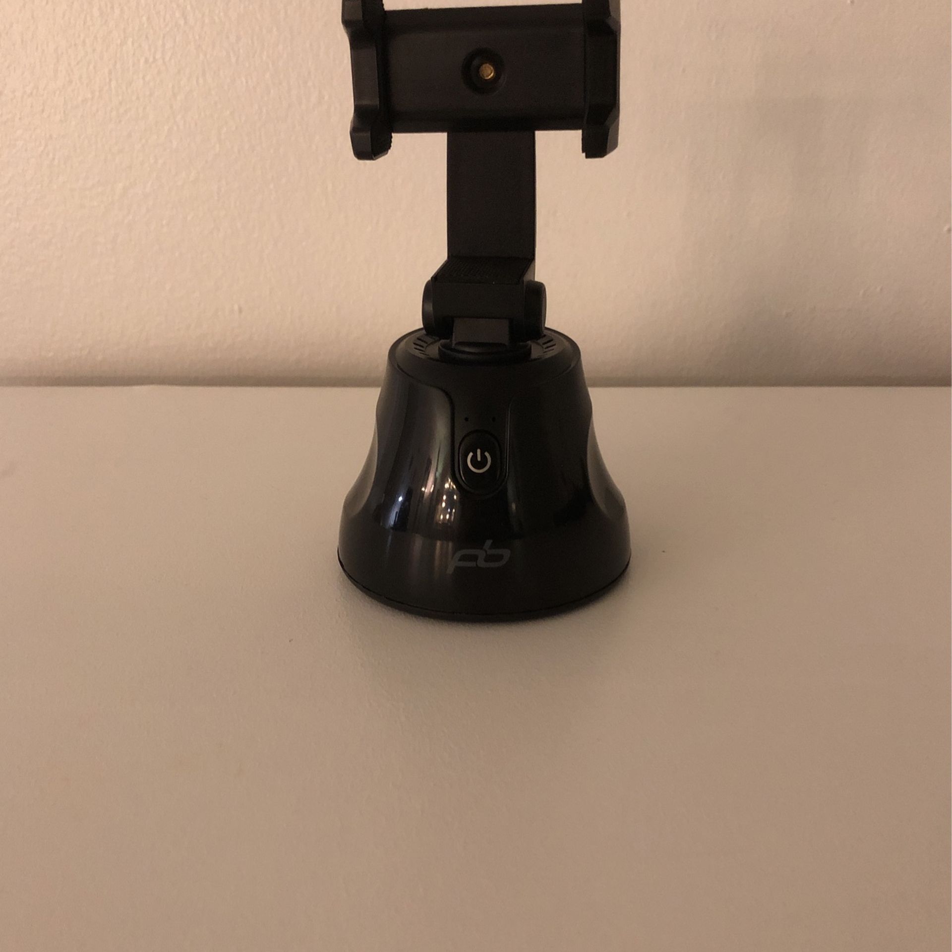 Snapshot Auto Tracking Phone Holder