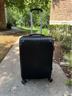 Traveler's Choice 25" Expandable Spinner Suitcase - Hard Shell Luggage