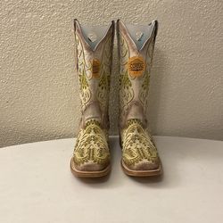 NWT Corral boots bone / neon green ladies size 7