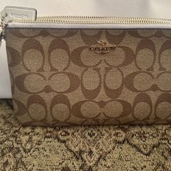 Coach Double Zip  Wristlet In Signature Canvas
