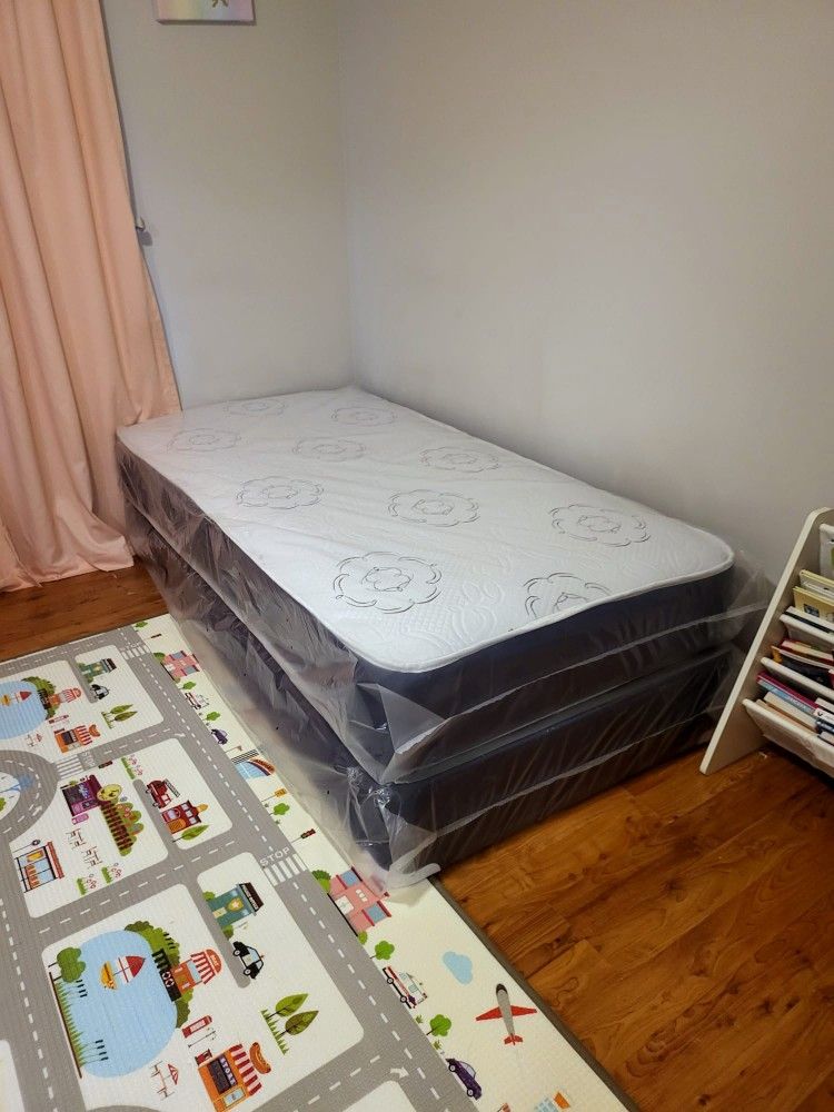 NEW TWIN-SIZE MATTRESS AND BOX SPRING 💤