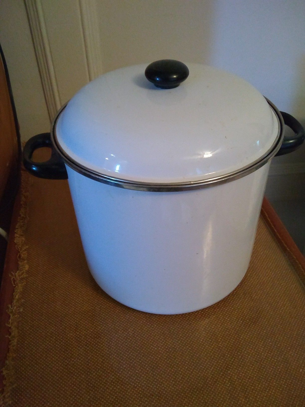 Stock pot and Food steamer both porcelain, see all pictures pickup Western/Devon ave Chicago