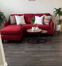 Rooms To Go Red Chaise Sofa & Coffee Table – Like New