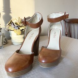 Women’s Chunky Heel Shoes Size 7