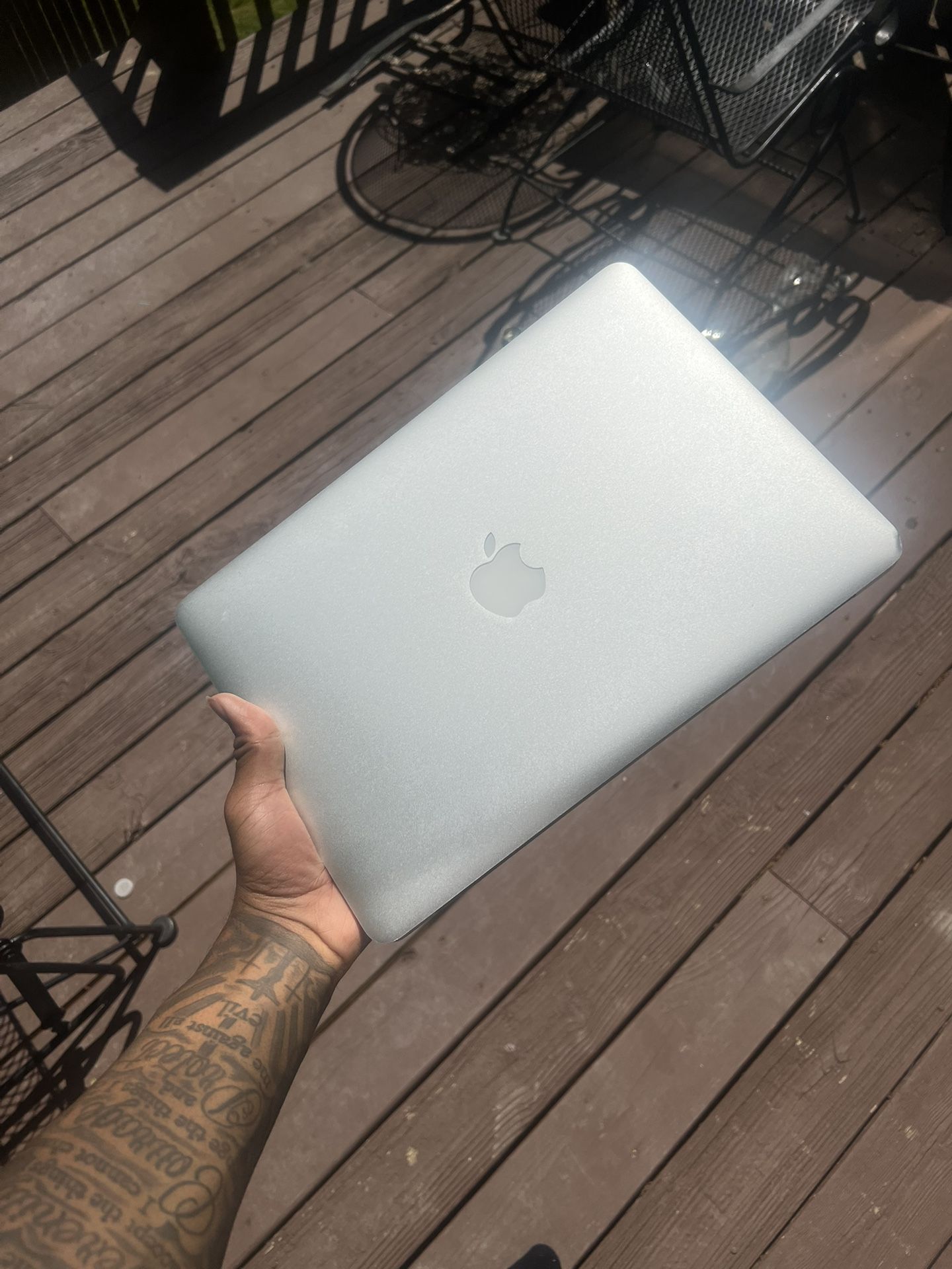 I8 Apple Mac book