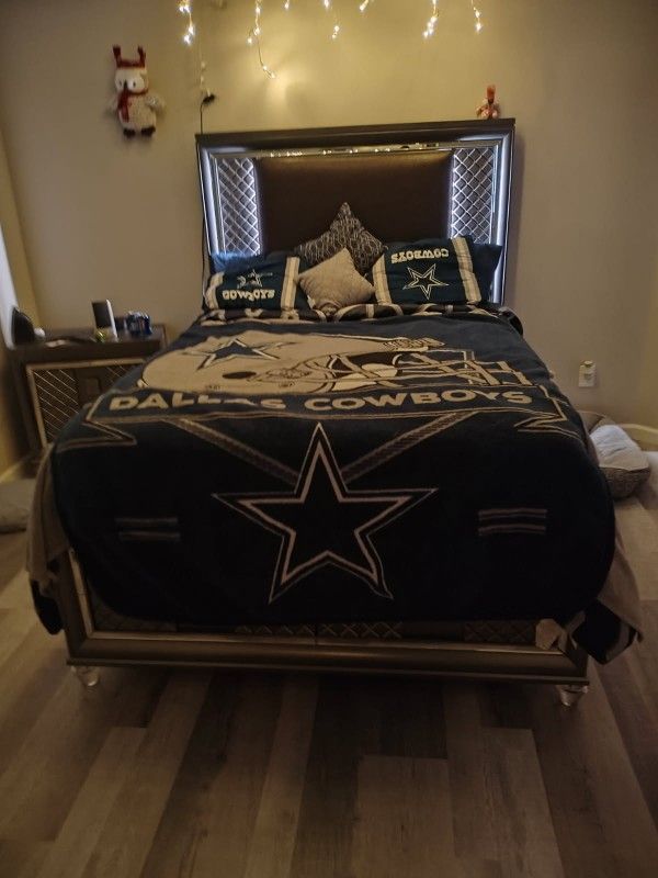 Nice Bedroom Set $900