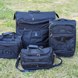 Travelpro Flight Crew 5 Professional Flight Attendant 4pc Luggage Set 