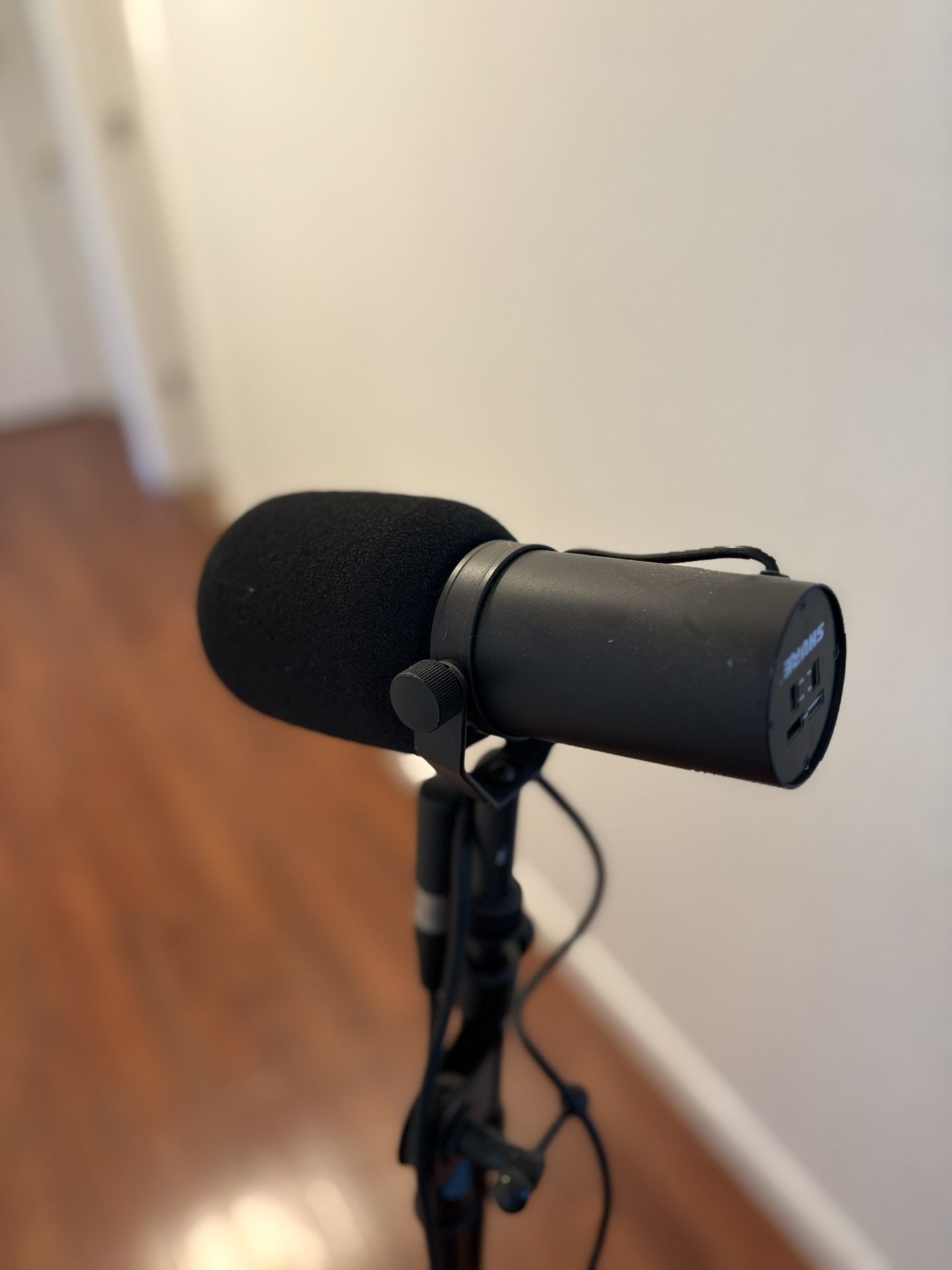 🎤 Shure SM7B Dynamic Microphone – Pro Studio Standard