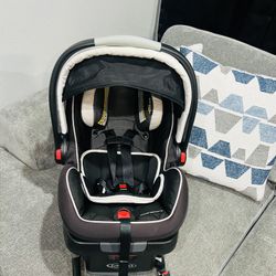 Graco Snuglock 35 Carseat And Base 
