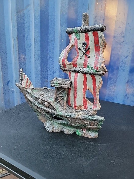Large Pirate Ship Fish Tank Hide Out Decoration Aquarium Swim Through 15"x18"x4"