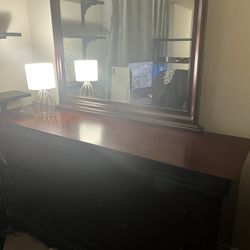 Dresser With Mirror 