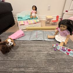 American Girls Dolls And All Accessories Shown