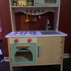 Pretend Play Wooden Play Kitchen  