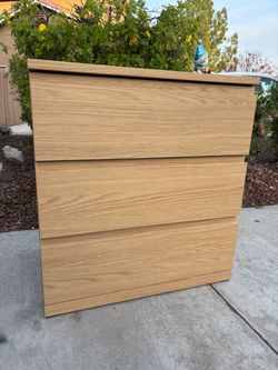 Modern Dresser Chest of Drawers Furniture Excellent Condition